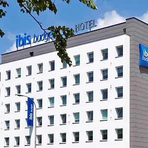 Ibis Budget West Station Polonya